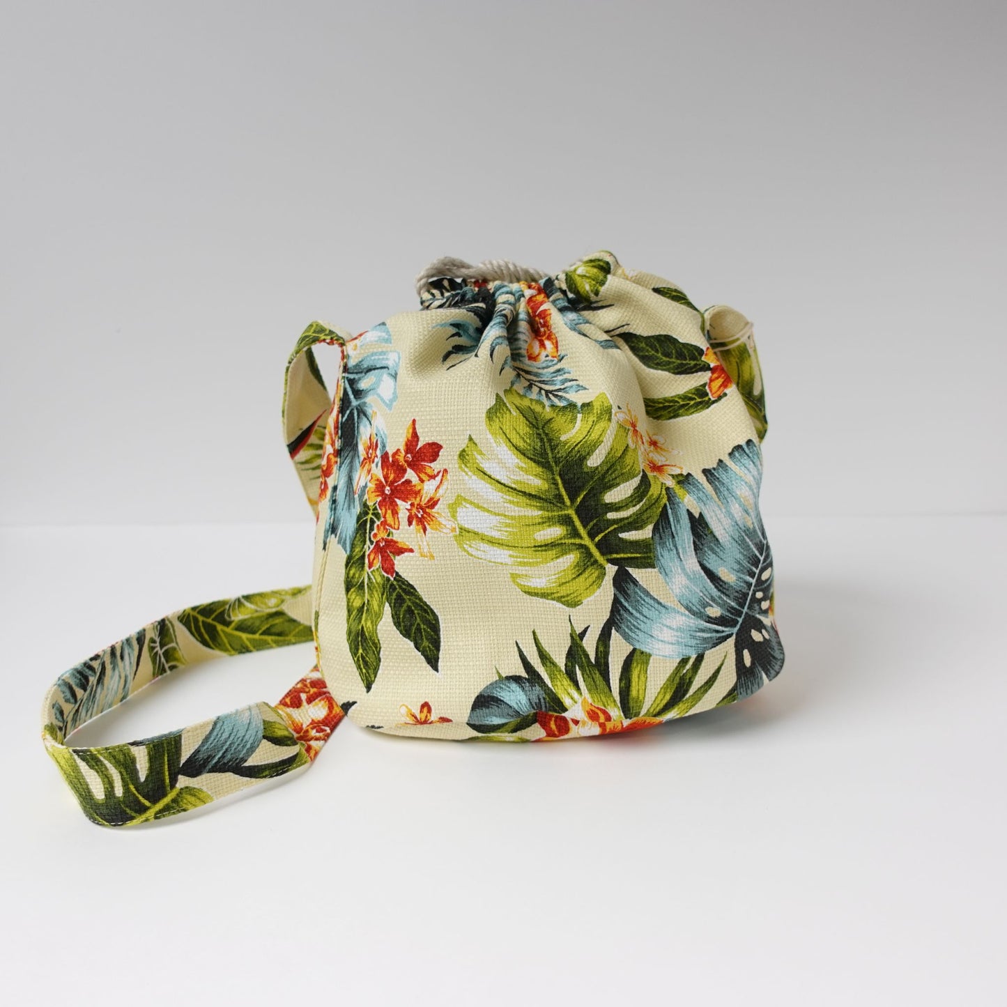 THIDA BREEZE 巾着ショルダーBag(Botanical)