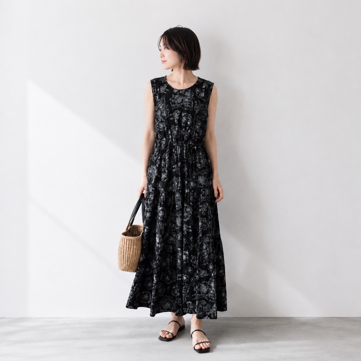 THIDA BREEZE ’26 ラインアートティアードワンピース