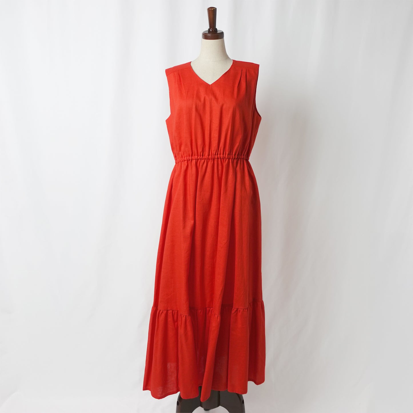 THIDA BREEZE Vネックティアードワンピース