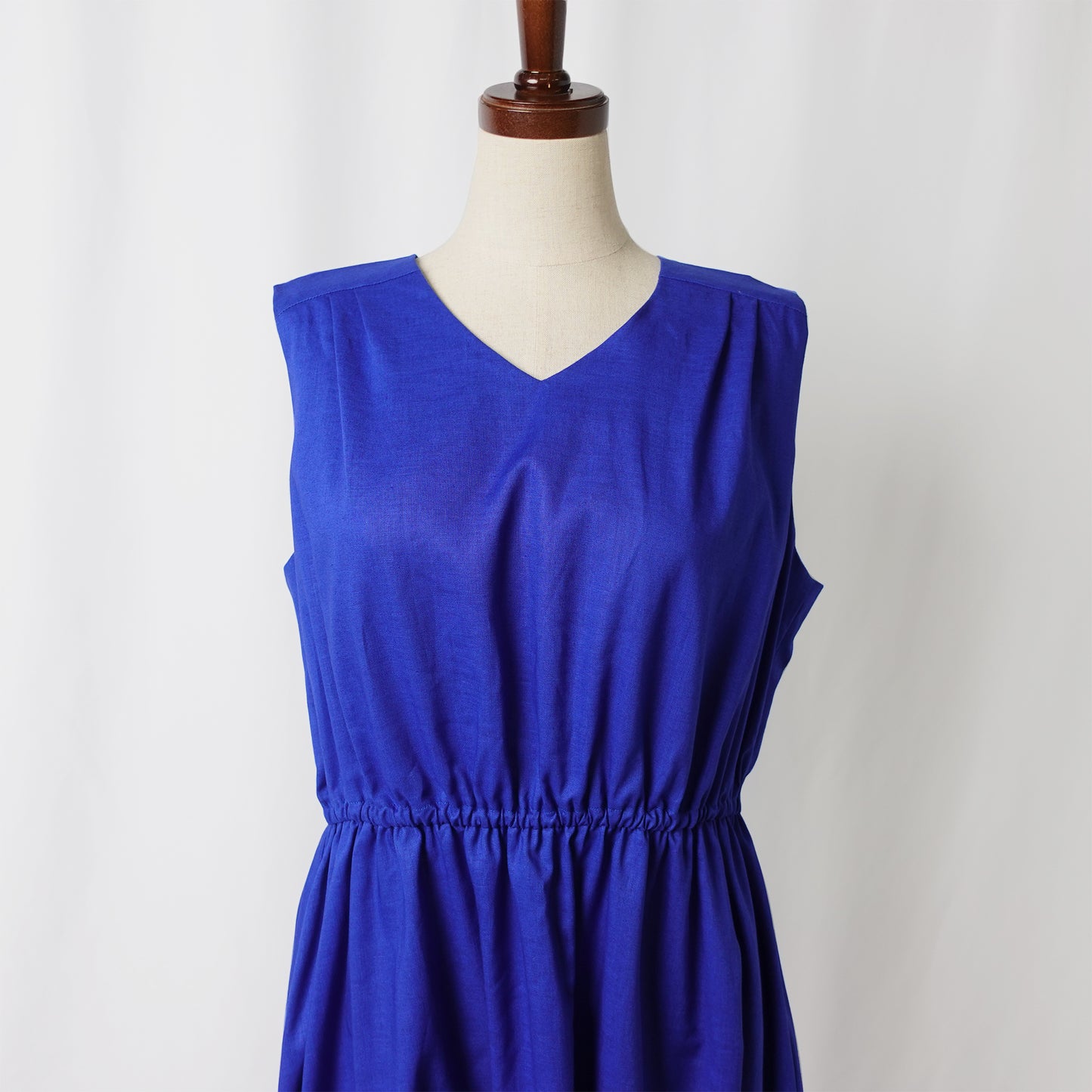 THIDA BREEZE Vネックティアードワンピース