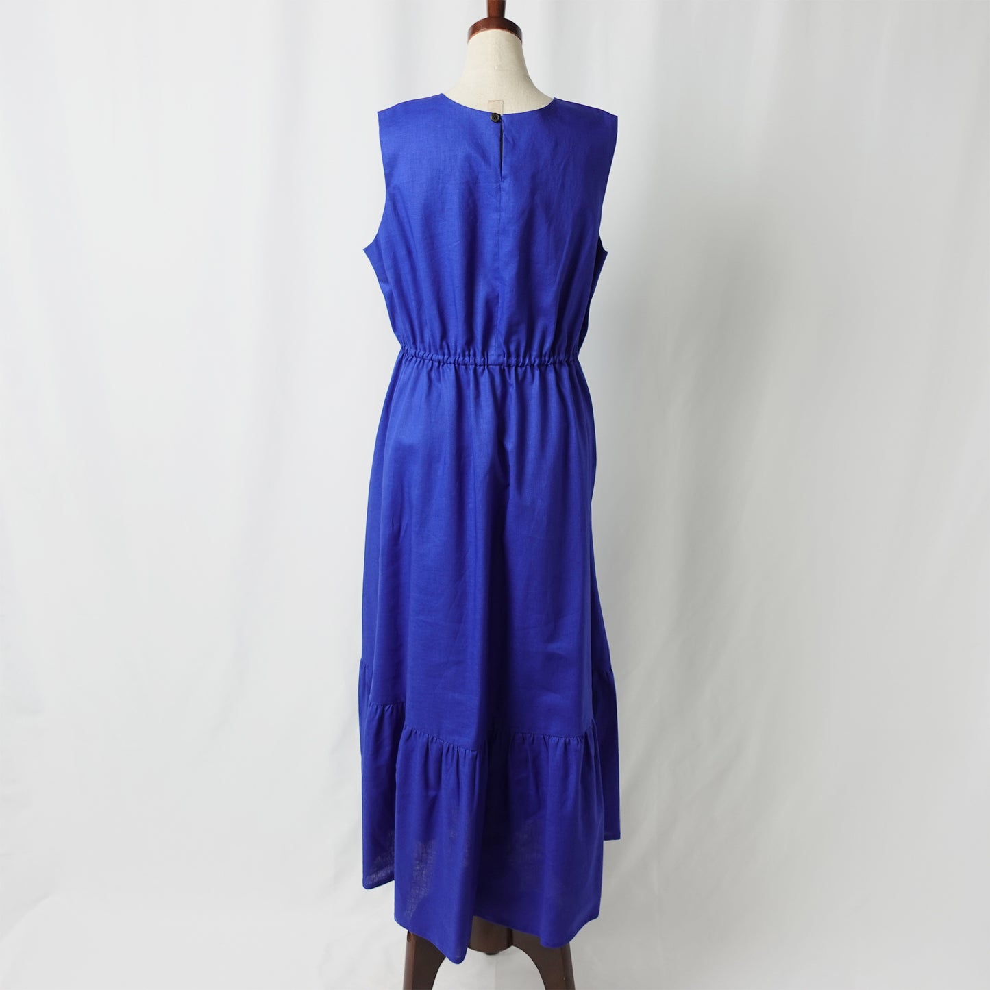 THIDA BREEZE Vネックティアードワンピース