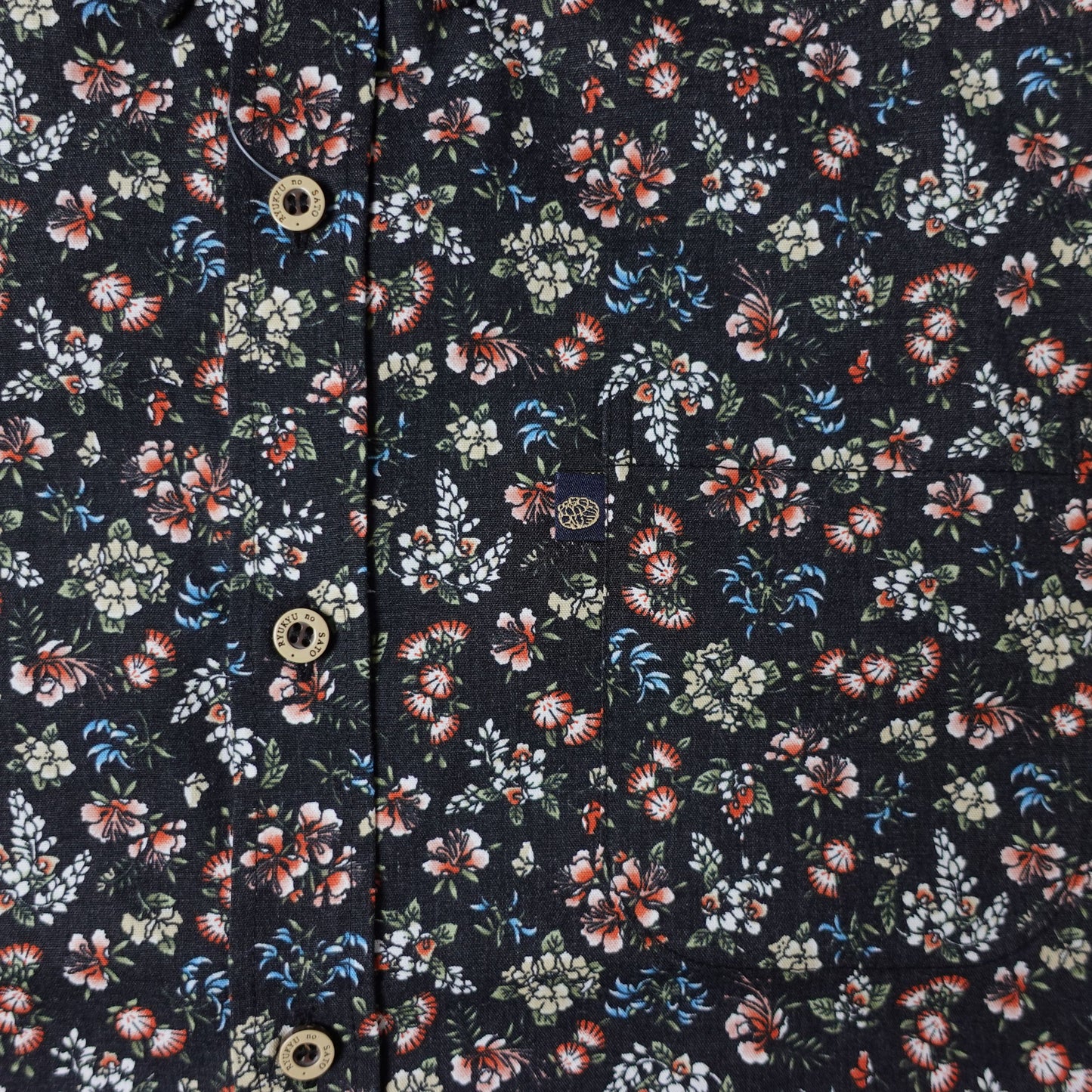 Men’s かりゆしウェア 琉花(ボタンダウン)