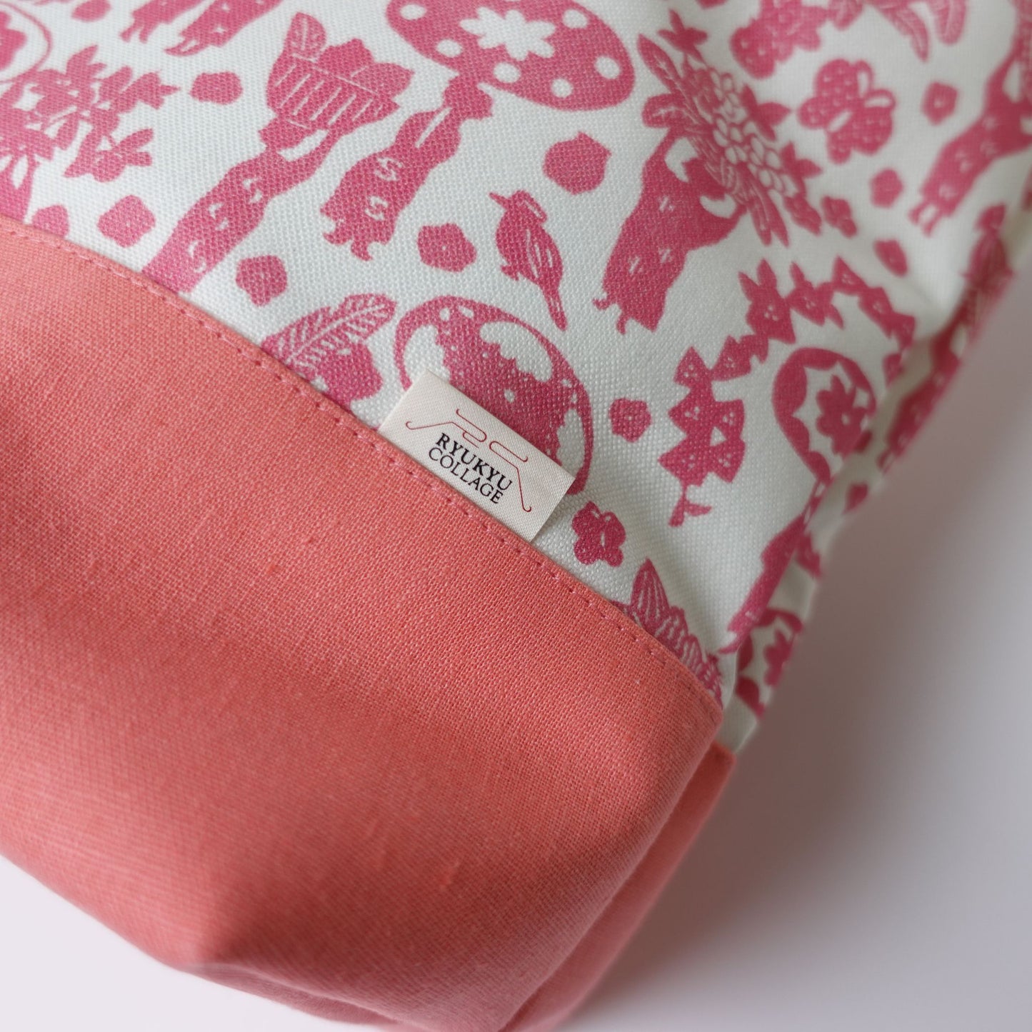 RYUKYU COLLAGE トートバッグ中(市場柄)