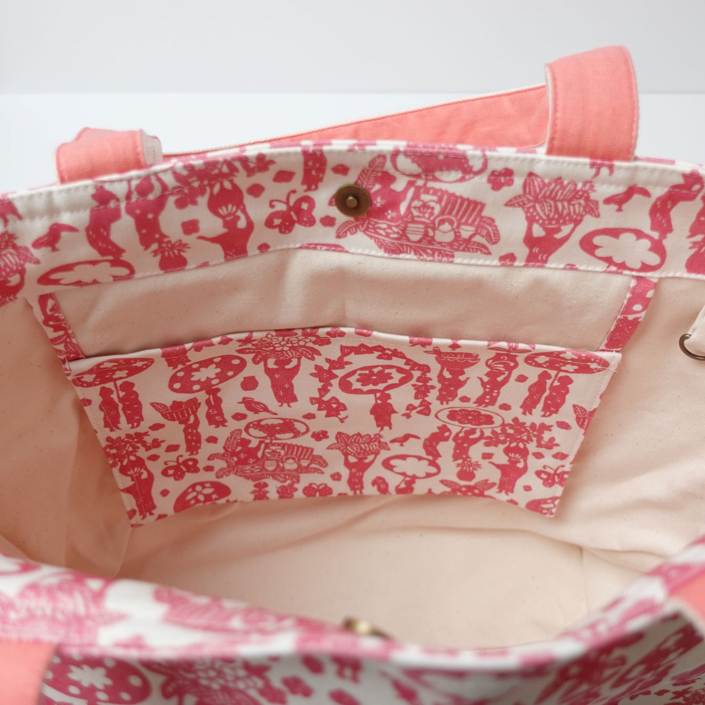 RYUKYU COLLAGE トートバッグ中(市場柄)