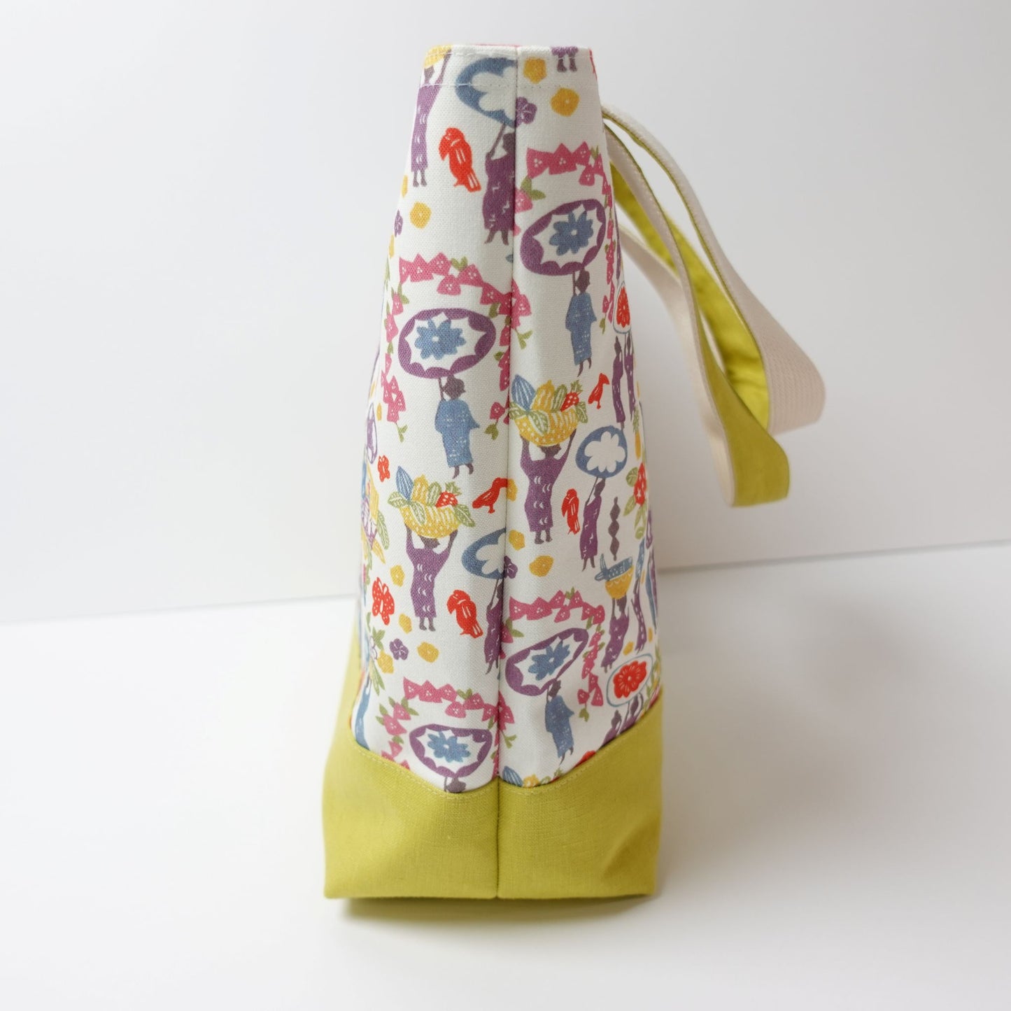 RYUKYU COLLAGE トートバッグ中(市場柄)