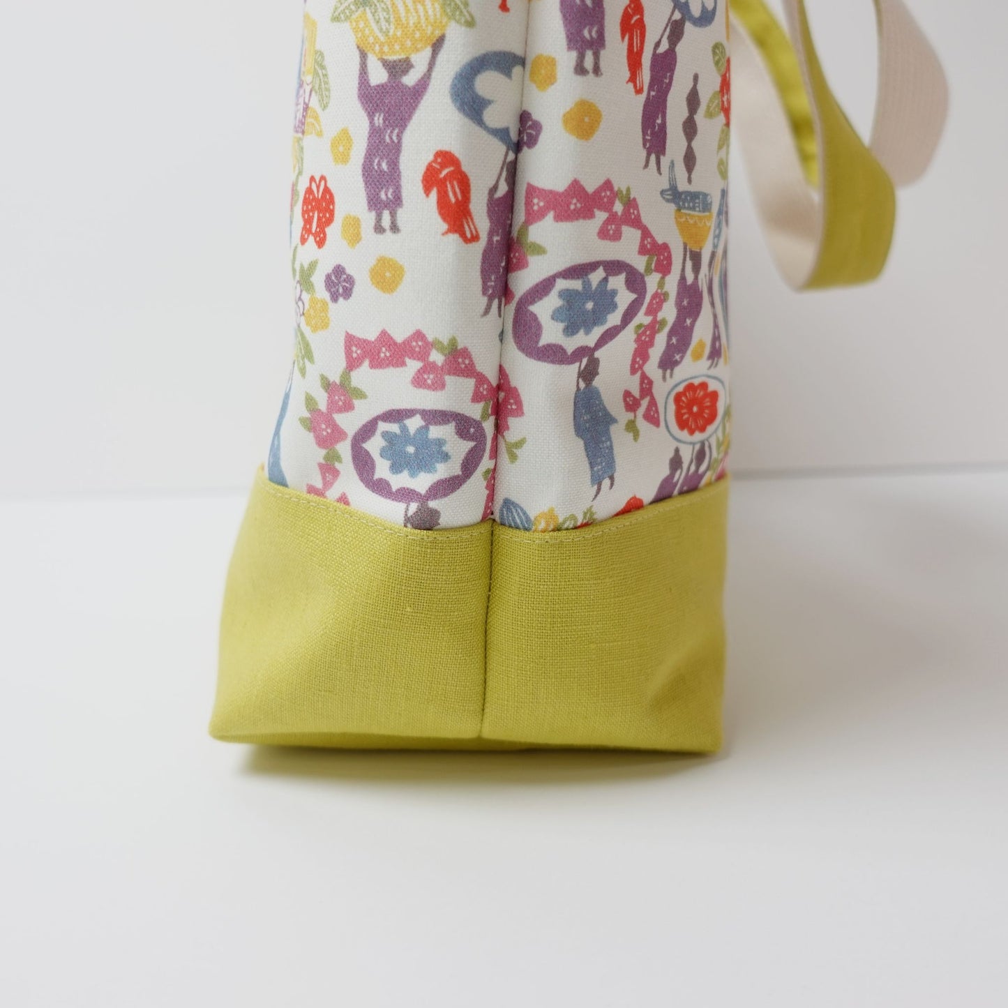 RYUKYU COLLAGE トートバッグ中(市場柄)