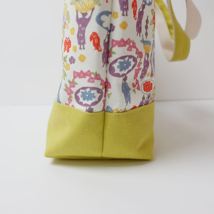 RYUKYU COLLAGE トートバッグ中(市場柄)