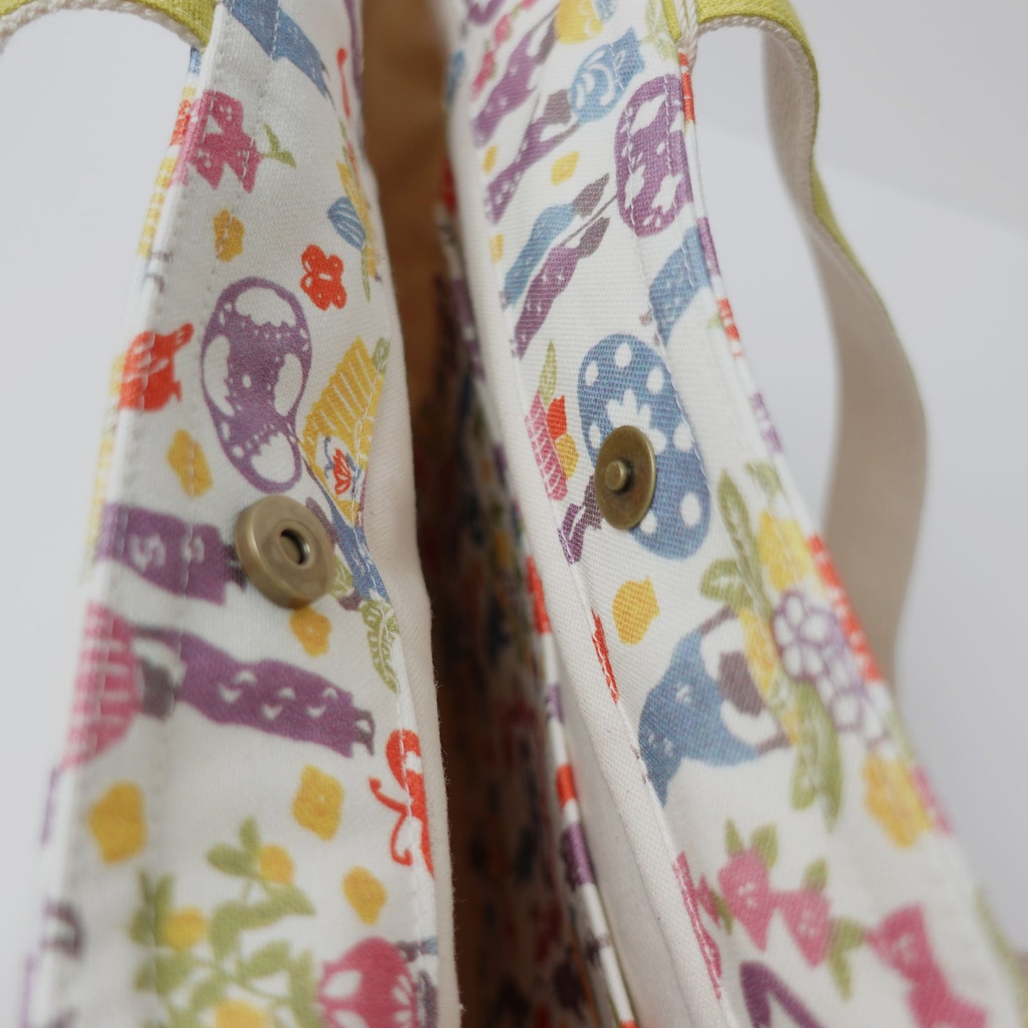 RYUKYU COLLAGE トートバッグ中(市場柄)