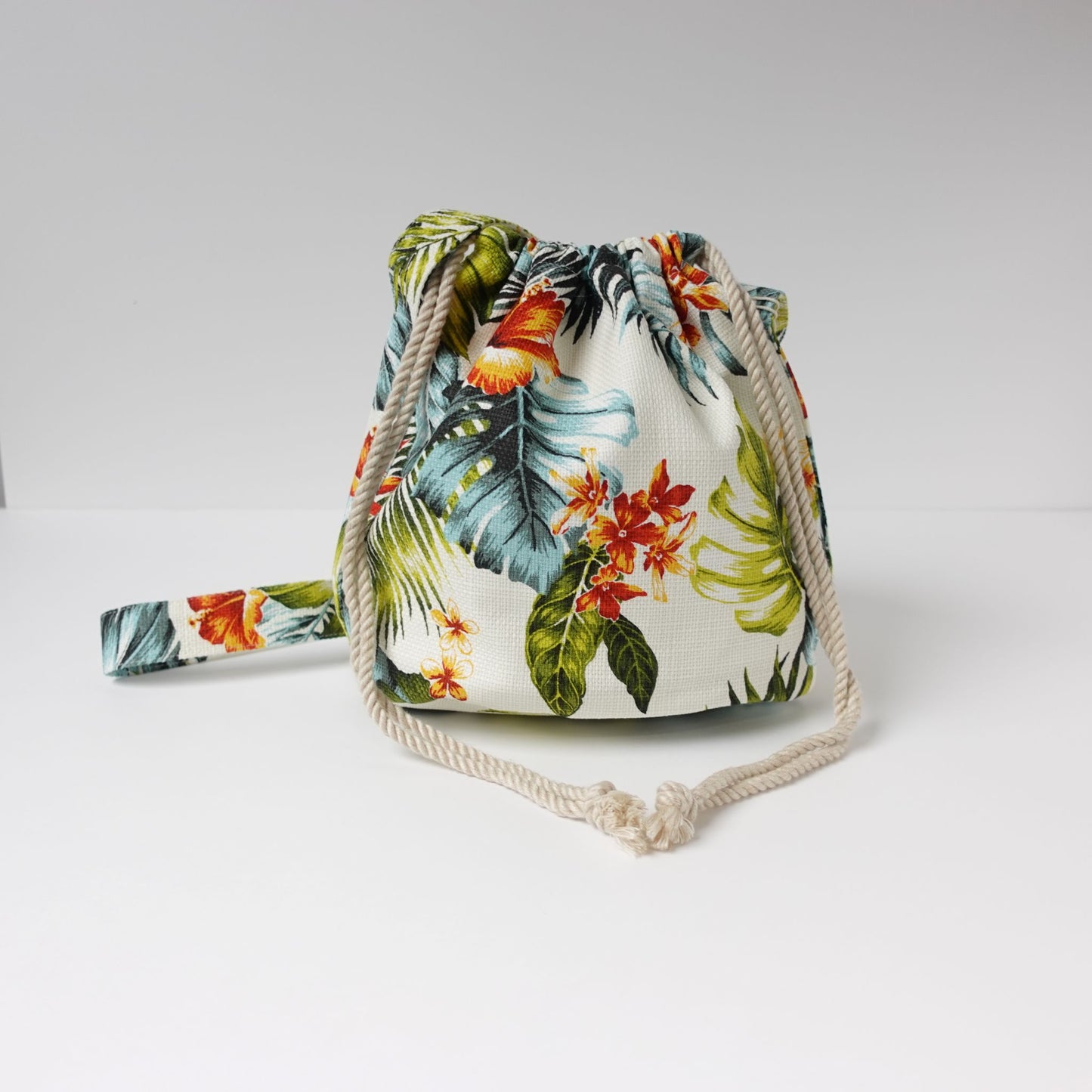 THIDA BREEZE 巾着ショルダーBag（Botanical）