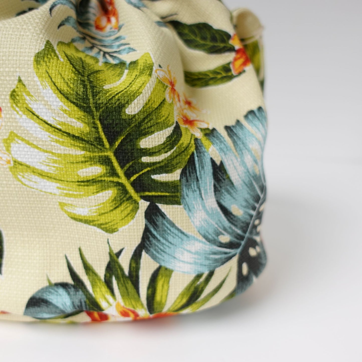 THIDA BREEZE 巾着ショルダーBag（Botanical）