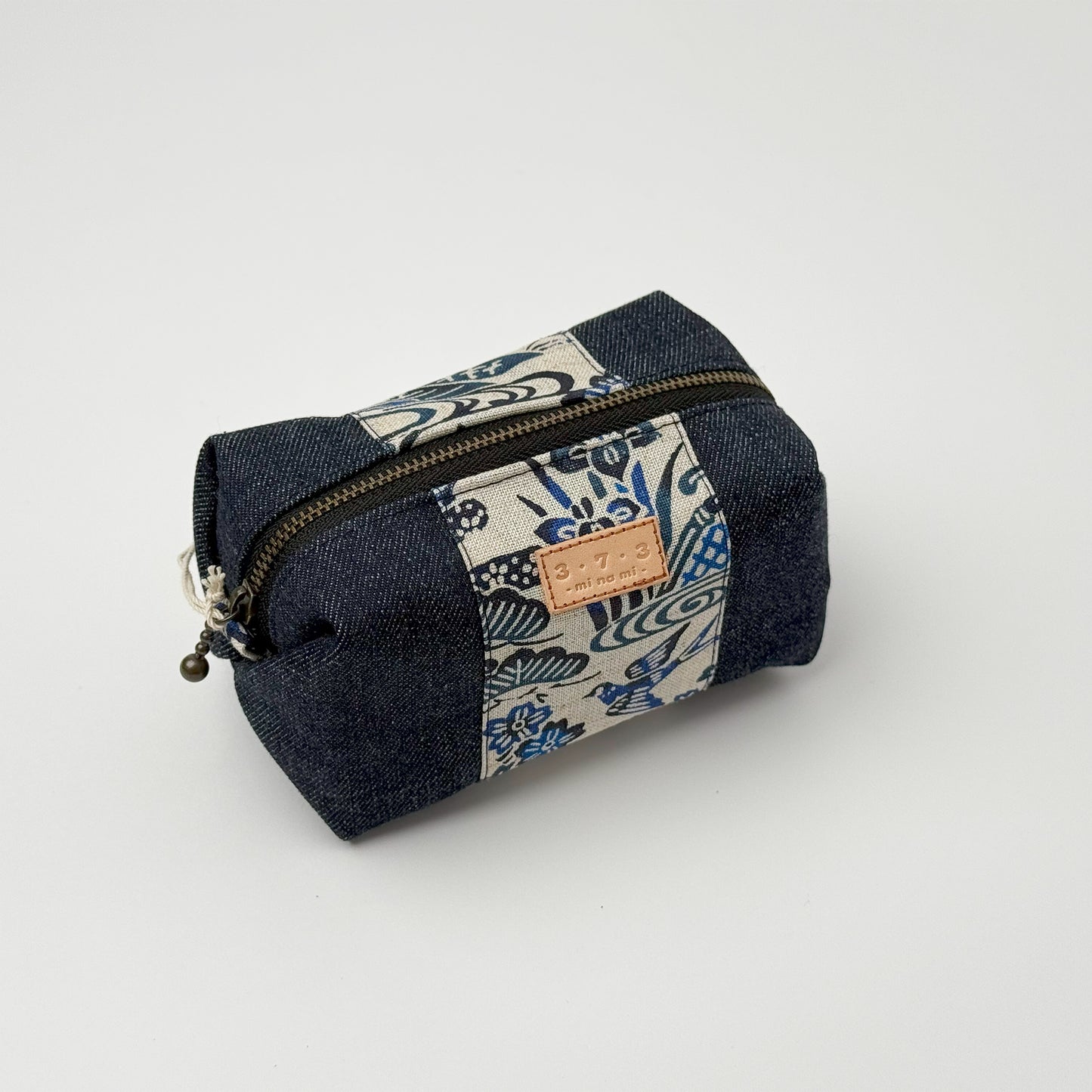 ３・７・３デニムキャラメルポーチ