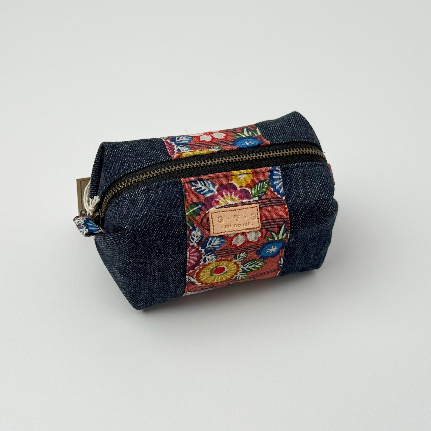 ３・７・３デニムキャラメルポーチ