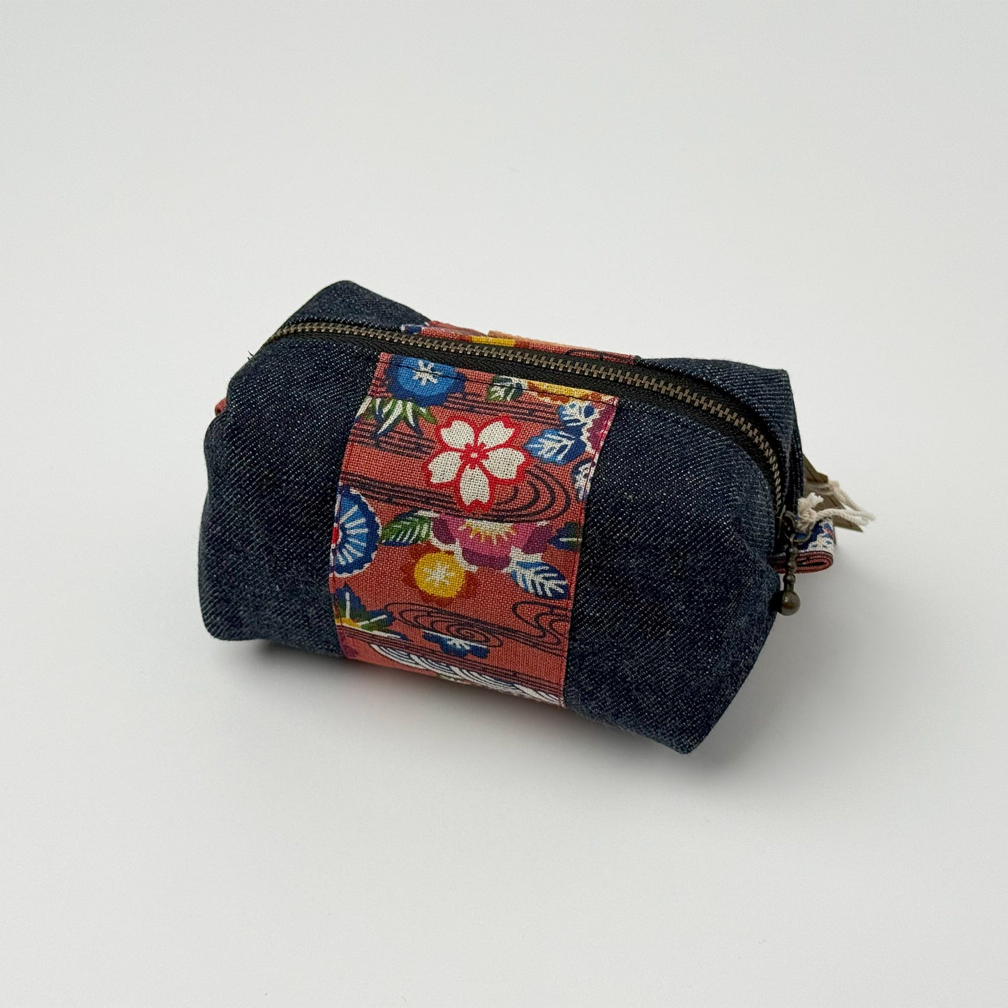 ３・７・３デニムキャラメルポーチ