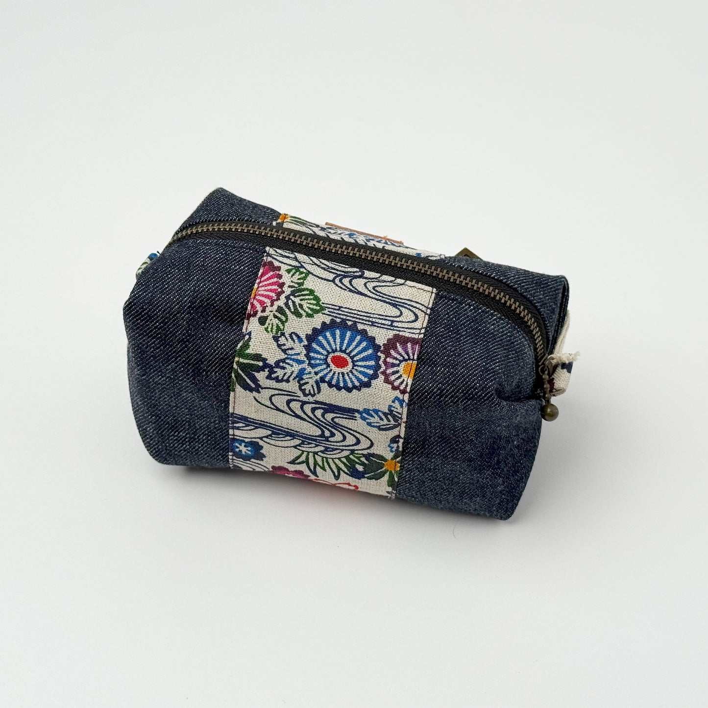 ３・７・３デニムキャラメルポーチ