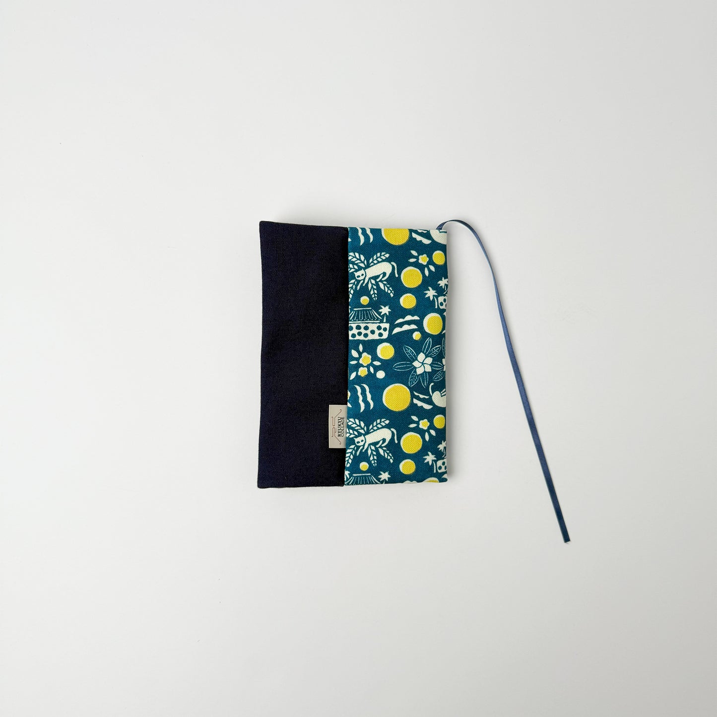 RYUKYU　COLLAGE ブックカバー(月とネコ柄)