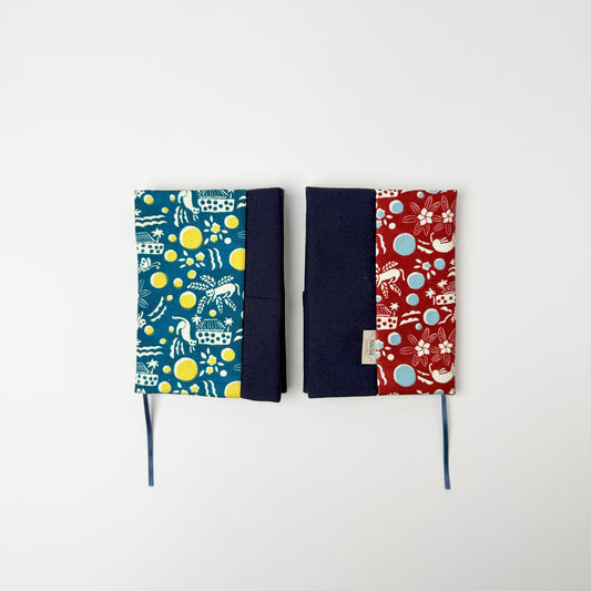 RYUKYU　COLLAGE ブックカバー(月とネコ柄)