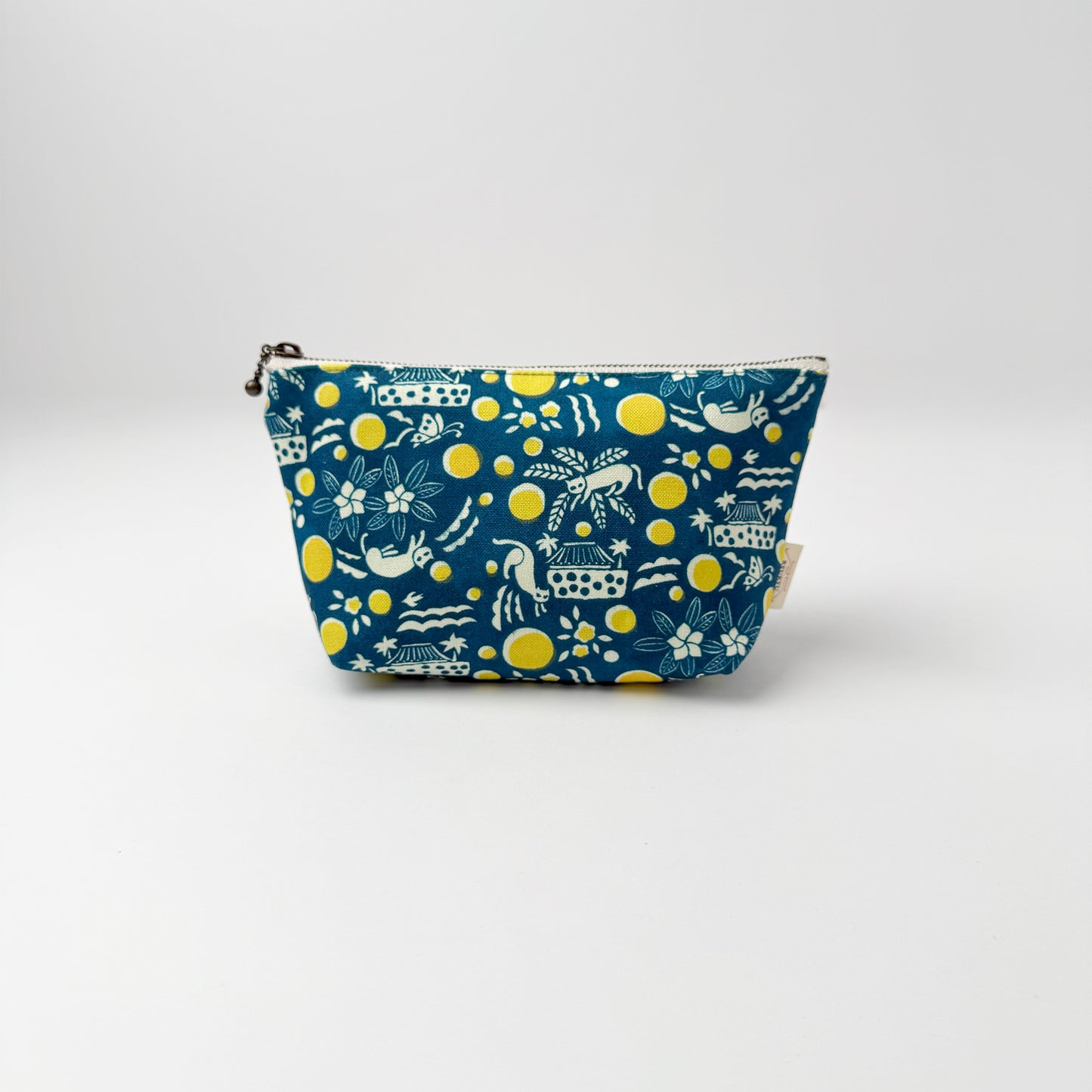 RYUKYU　COLLAGE マチ付きポーチ(月とネコ柄)