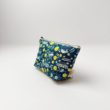 RYUKYU　COLLAGE マチ付きポーチ(月とネコ柄)