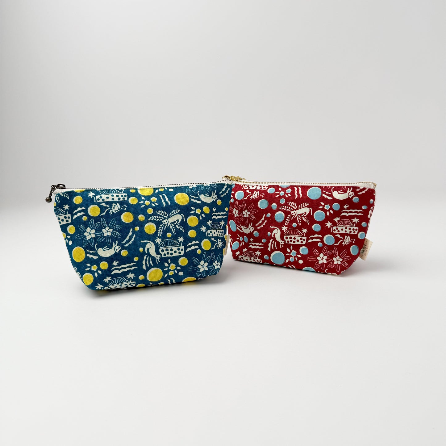 RYUKYU　COLLAGE マチ付きポーチ(月とネコ柄)