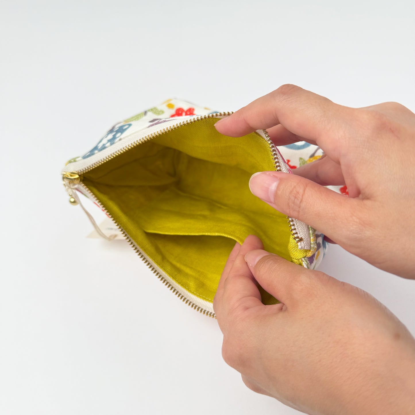 RYUKYU　COLLAGE マチ付きポーチ(月とネコ柄)