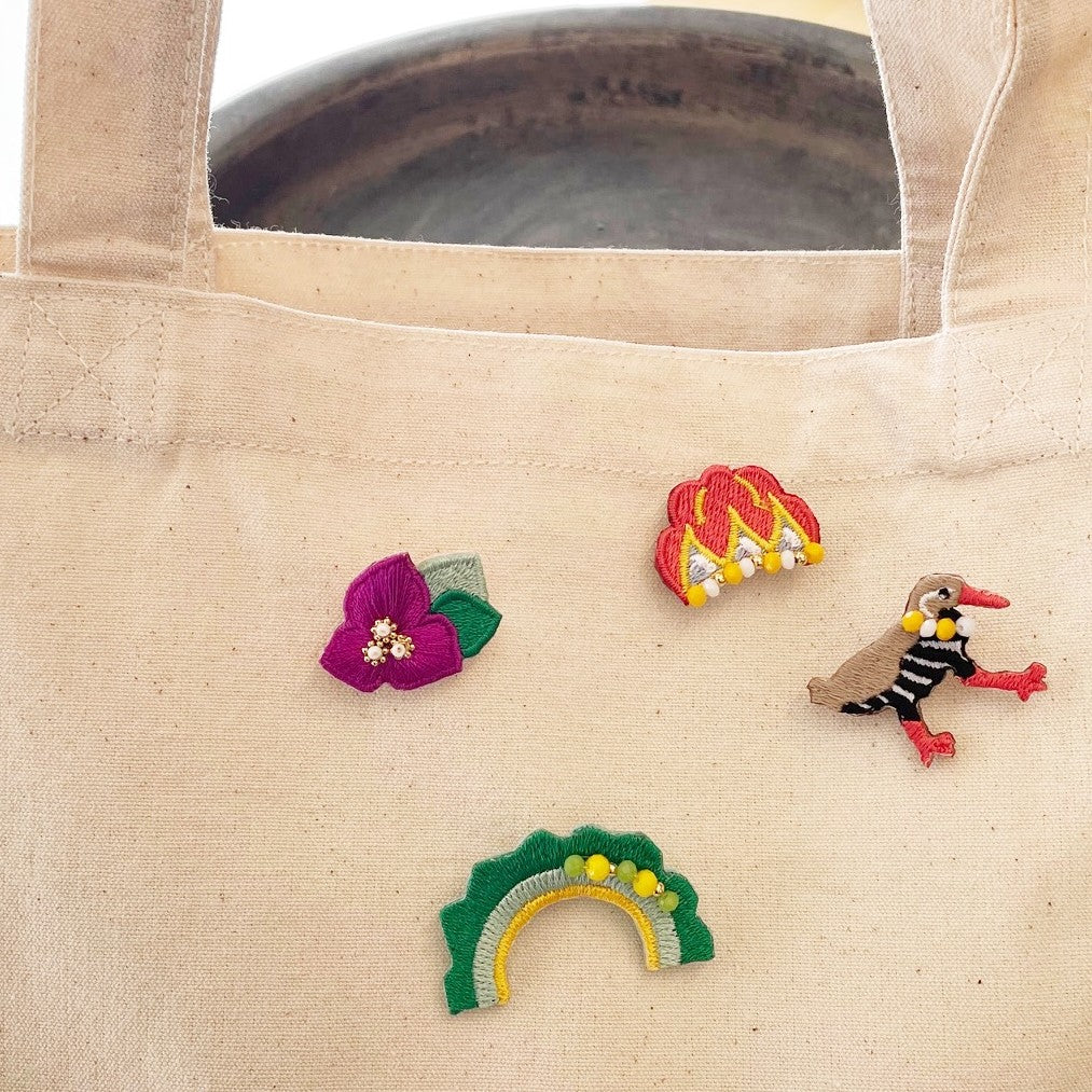 nuuno 花笠ピンブローチ | 沖縄刺繍アクセサリー – 沖縄商店オンライン